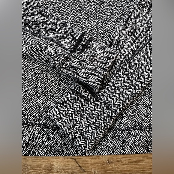 Lululemon Runderful Long Sleeve Size 10 Scattered Herringbone Black White - Picture 10 of 13